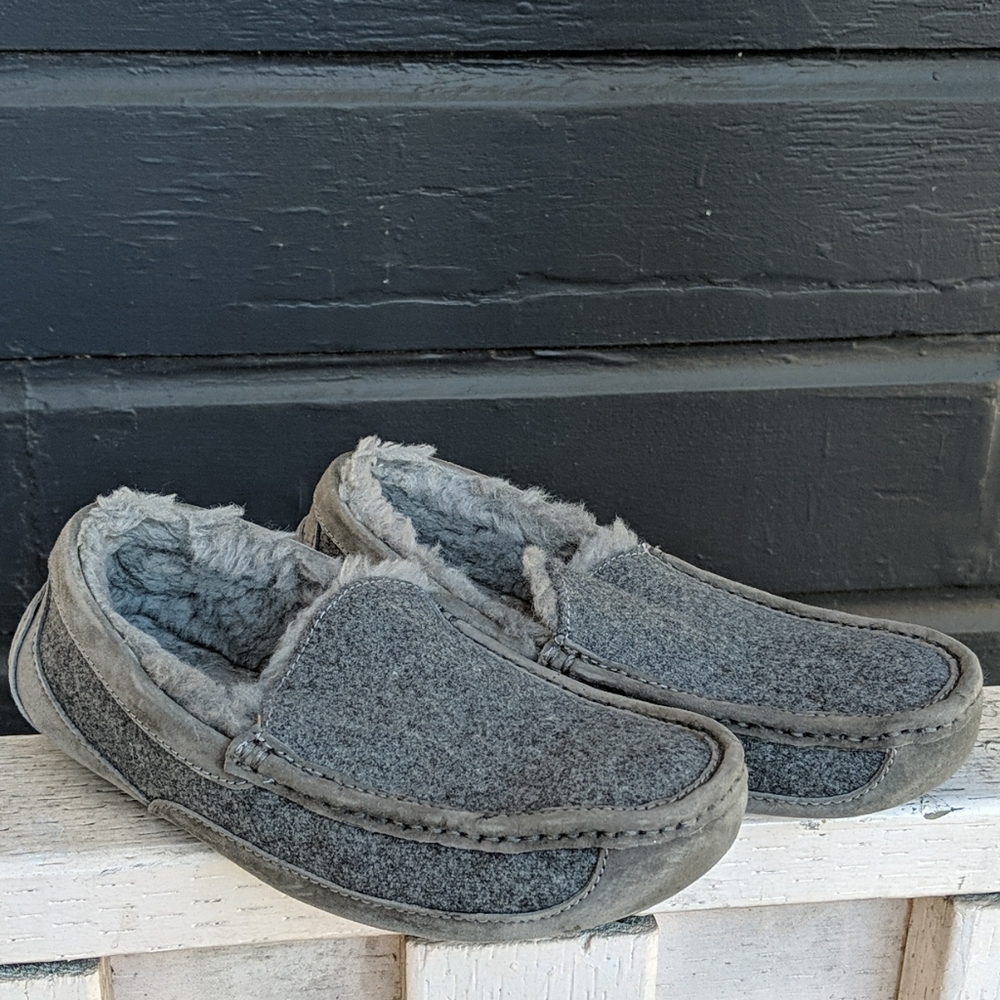 Ugg Slip-on Shoes, size 7